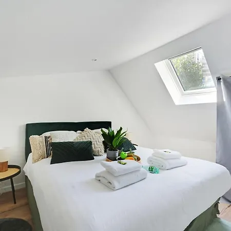 Charming Duplex - 1br/2p - Kremlin-bicetre Hotel